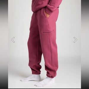 Comfrt DND Travel Sweatpants in Berry